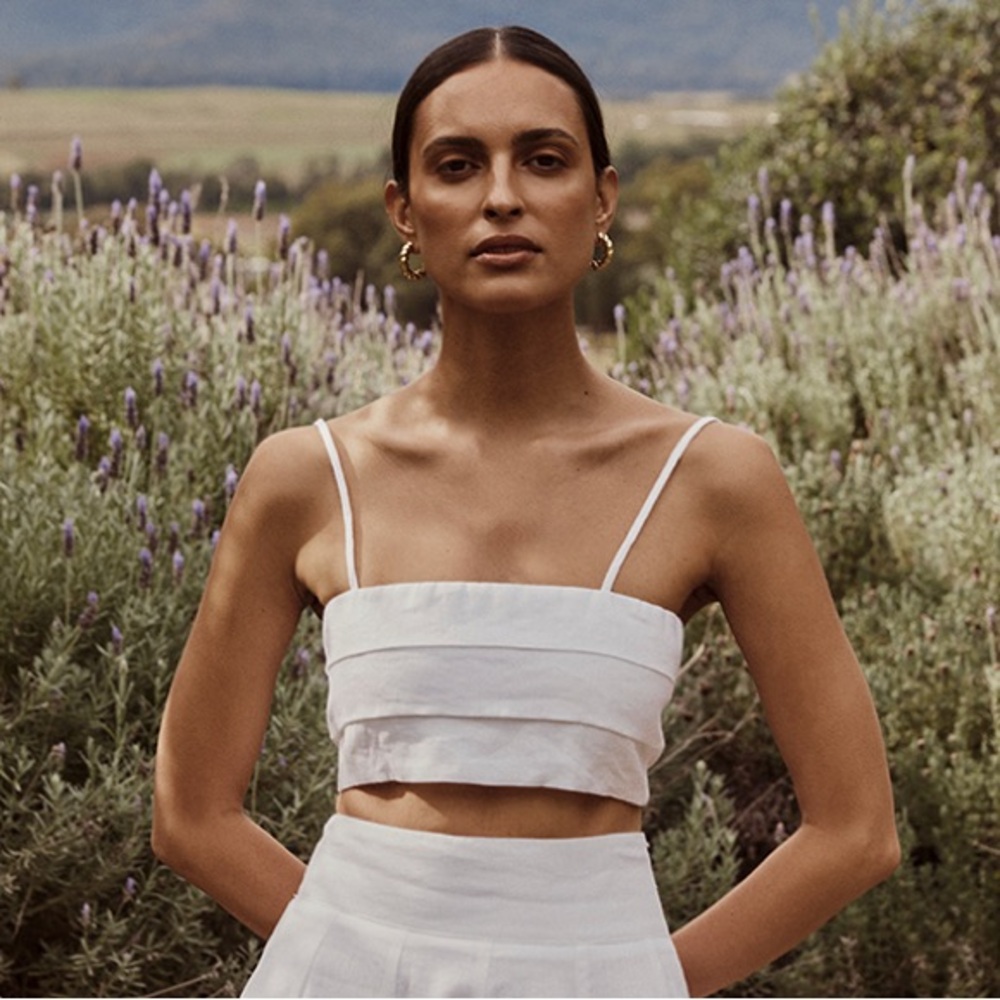 Dissh Aisle Linen Pleated Crop‎ Top in White